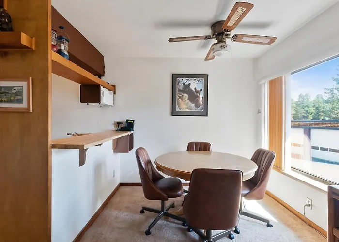 Comfortable Condo Great Location- Tamarack #12