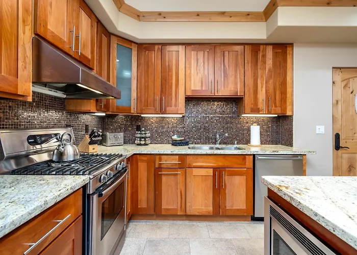 Luxurious Modern Condo! - Sm #207