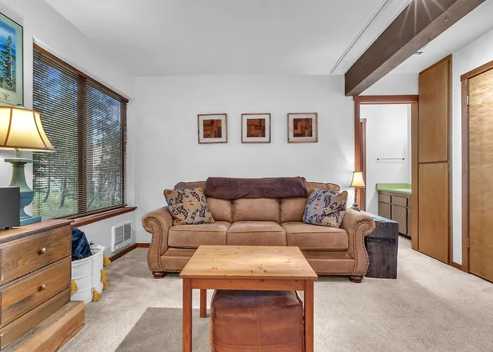 Cozy Condo With Fireplace - Tamarack 3